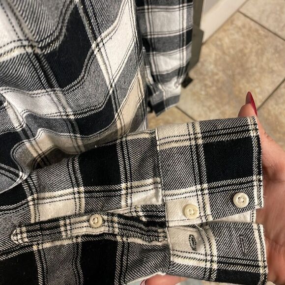 4/$25 Flannel button down - Picture 4 of 7